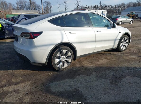 7SAYGAEE4NF516012 2022 TESLA MODEL Y White Rear right