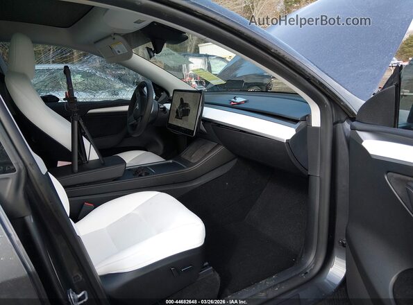 7SAYGAEE9PF844481 2023 TESLA MODEL Y Gray Вид салону спереду