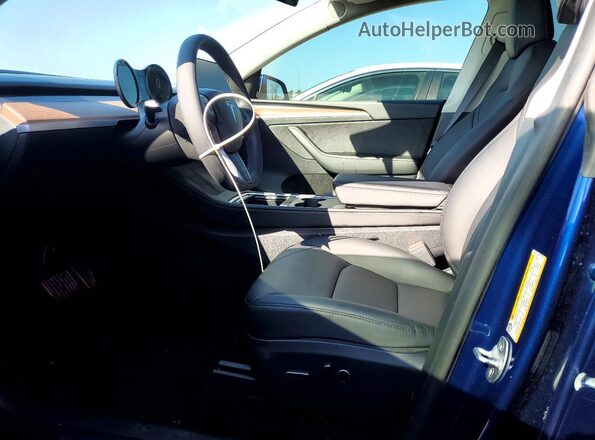 7SAYGAEE9RF981374 2024 TESLA OTHER Синий Вид салона спереди