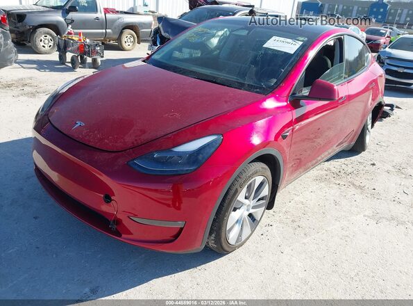 7SAYGAEEXRF074343 2024 TESLA MODEL Y Red Առջևի ձախ երեք քառորդ տեսարան