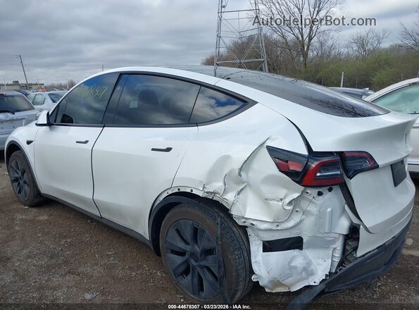 7SAYGDED2RF129781 2024 TESLA MODEL Y White 