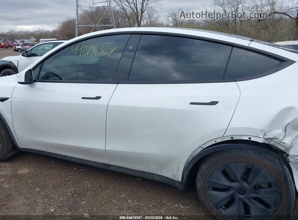 7SAYGDED2RF129781 2024 TESLA MODEL Y White 