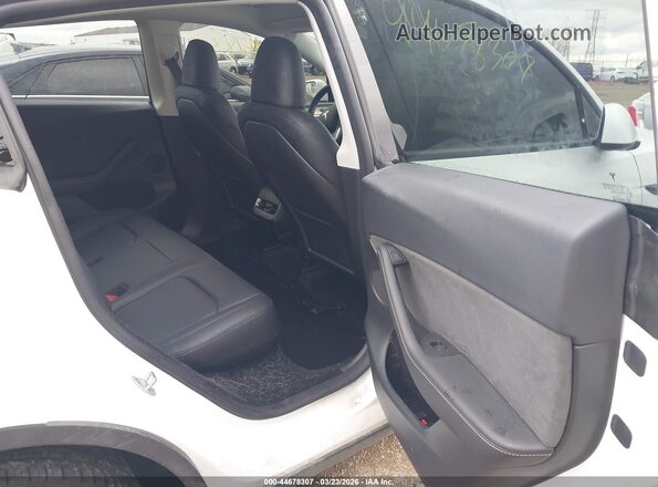 7SAYGDED2RF129781 2024 TESLA MODEL Y White 