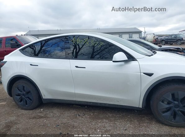 7SAYGDED2RF129781 2024 TESLA MODEL Y White 