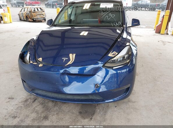 7SAYGDED2RF181069 2024 TESLA MODEL Y Dark Blue Front view