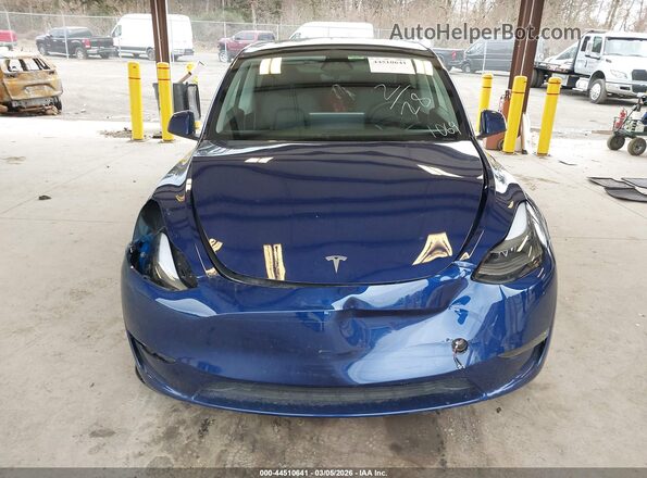 7SAYGDED2RF181069 2024 TESLA MODEL Y Dark Blue Rear interior view