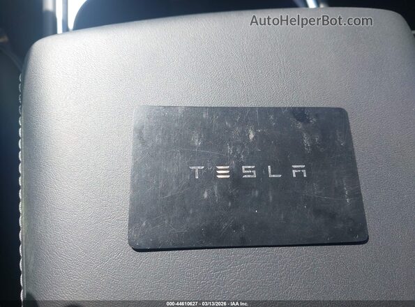 7SAYGDED4SA357963 2025 TESLA MODEL Y Красный Вид панели приборов