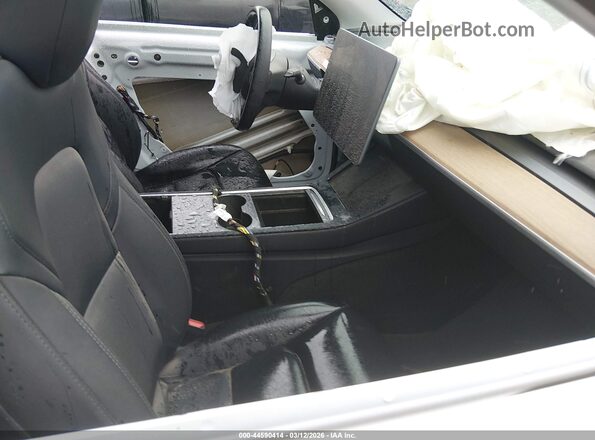 7SAYGDED4SA374116 2025 TESLA MODEL Y White Սալոնի դիմացի տեսք