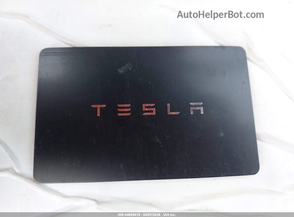 7SAYGDED4TA463900 2026 TESLA MODEL Y Gray Widok deski rozdzielczej