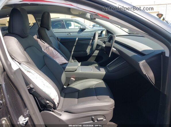 7SAYGDED5TF387848 2026 TESLA MODEL Y Gray Widok wnętrza z przodu