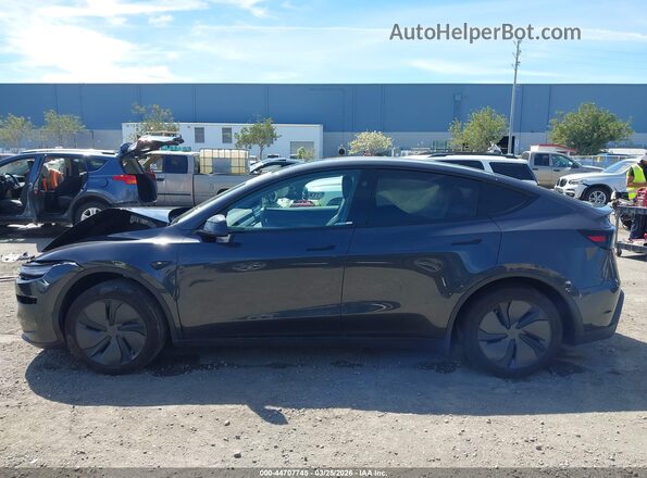 7SAYGDED5TF387848 2026 TESLA MODEL Y Gray Widok wnętrza z tyłu