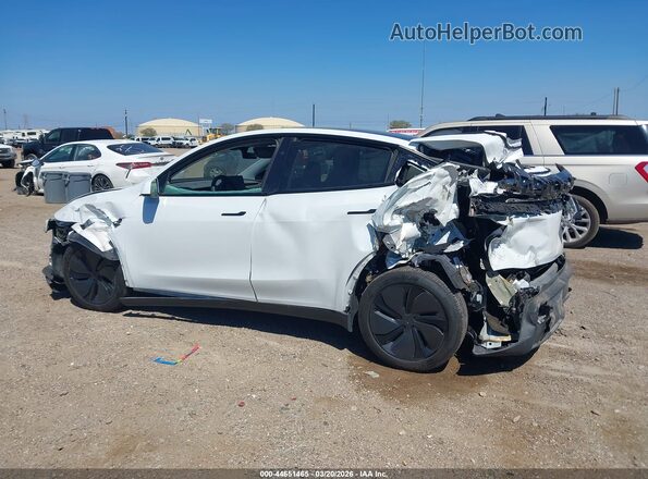 7SAYGDED6TA493013 2026 TESLA MODEL Y Белый Вид задней части салона