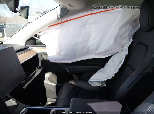 7SAYGDED9RF133651 2024 TESLA MODEL Y White Vista interior delantera