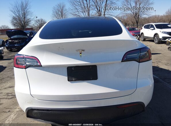 7SAYGDED9RF133651 2024 TESLA MODEL Y White 
