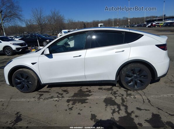 7SAYGDED9RF133651 2024 TESLA MODEL Y White Vista interior de 360 grados