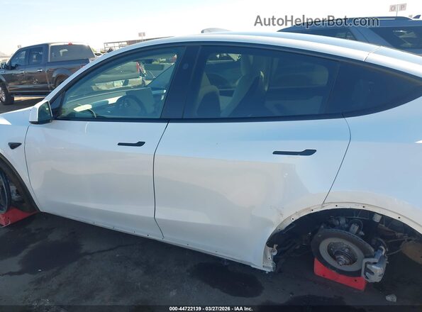 7SAYGDED9TA495922 2026 TESLA MODEL Y White 