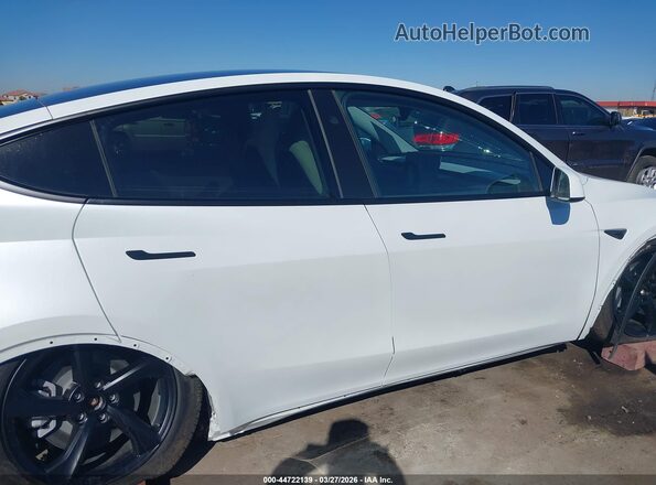7SAYGDED9TA495922 2026 TESLA MODEL Y White Панорамний вид салону 360°