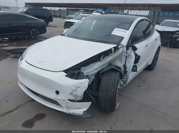 7SAYGDEE1PF780633 2023 TESLA MODEL Y White Առջևի ձախ երեք քառորդ տեսարան