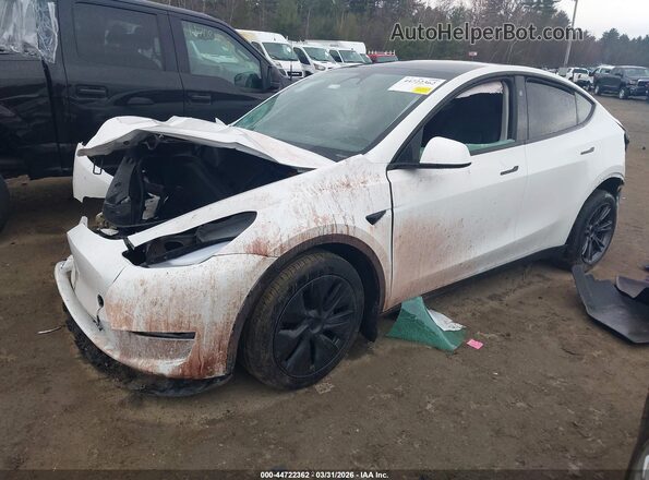 7SAYGDEE2RF152521 2024 TESLA MODEL Y White Առջևի ձախ երեք քառորդ տեսարան