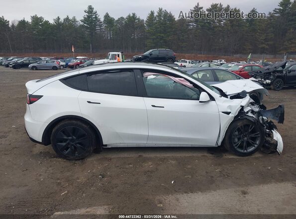7SAYGDEE2RF152521 2024 TESLA MODEL Y White Սալոնի 360 աստիճան տեսք
