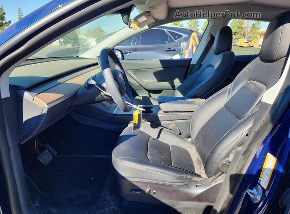 7SAYGDEE3NF345884 2022 TESLA MODEL Blue Front interior view