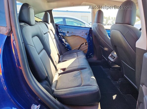 7SAYGDEE3NF345884 2022 TESLA MODEL Blue Rear interior view