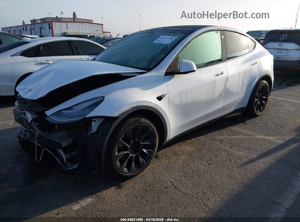 7SAYGDEE3NF386189 2022 TESLA MODEL Y Белый Передняя левая четверть