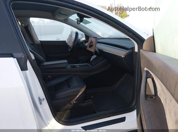 7SAYGDEE3NF386189 2022 TESLA MODEL Y Белый Вид салона спереди
