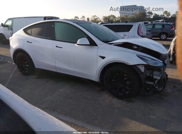 7SAYGDEE3NF386189 2022 TESLA MODEL Y Белый Панорамный вид салона 360°