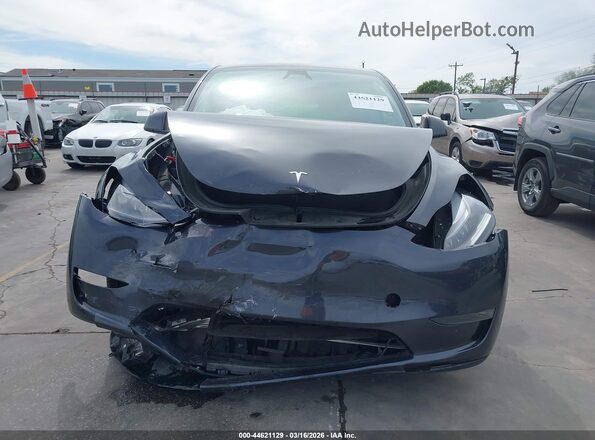 7SAYGDEE3RA229264 2024 TESLA MODEL Y Gray უკანა სალონის ხედი