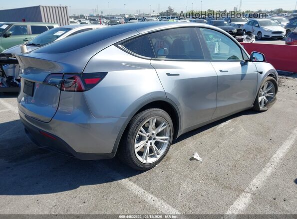 7SAYGDEE3RA291117 2024 TESLA MODEL Y Серебряный Задняя правая четверть