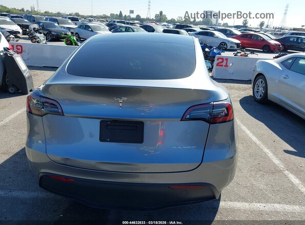 7SAYGDEE3RA291117 2024 TESLA MODEL Y Серебряный 