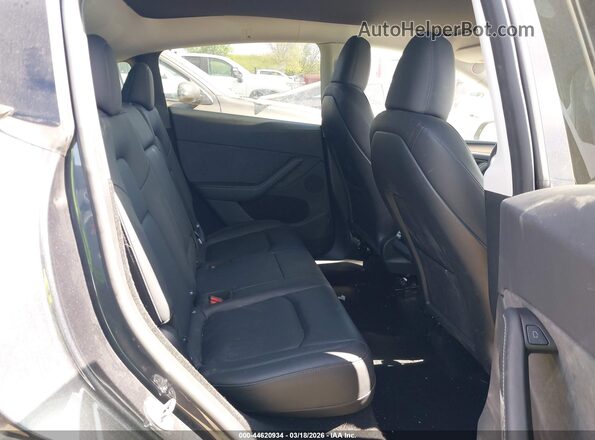 7SAYGDEE3SA356165 2025 TESLA MODEL Y Gray Vista de la etiqueta del VIN