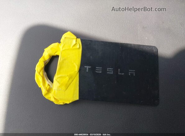 7SAYGDEE3SA356165 2025 TESLA MODEL Y Gray Vista del salpicadero