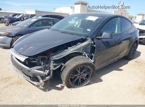 7SAYGDEE3SA356165 2025 TESLA MODEL Y Gray Vista tres cuartos delantera izquierda