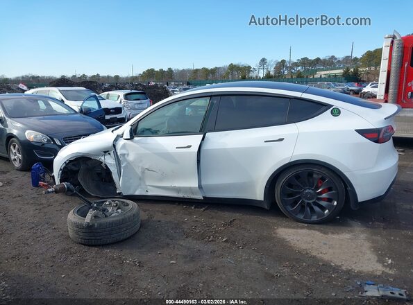 7SAYGDEE5NF310750 2022 TESLA MODEL Y Белый Вид задней части салона