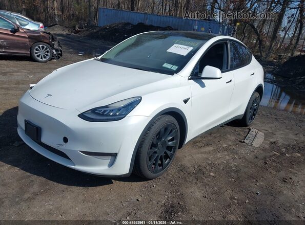 7SAYGDEE5NF385805 2022 TESLA MODEL Y White წინა მარცხენა ხედი სამი მეოთხედიდან