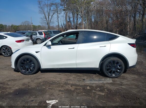 7SAYGDEE5NF385805 2022 TESLA MODEL Y White სალონის 360-გრადუსიანი ხედი