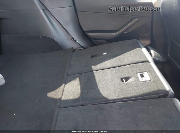 7SAYGDEE5NF385805 2022 TESLA MODEL Y White VIN კოდის სტიკერის ხედი