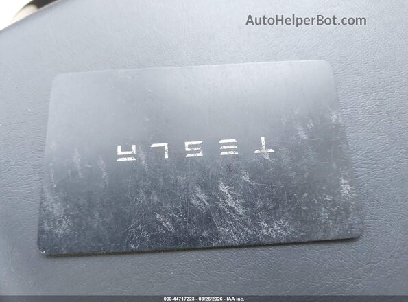 7SAYGDEE5NF389370 2022 TESLA MODEL Y Gray Առջևի վահանակի տեսք