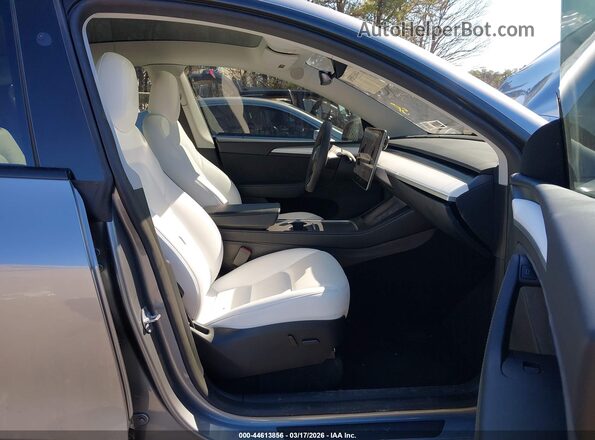 7SAYGDEE6RA326216 2024 TESLA MODEL Y Gray Սալոնի դիմացի տեսք