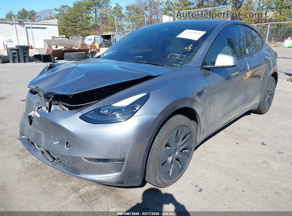 7SAYGDEE6RA326216 2024 TESLA MODEL Y Gray Առջևի ձախ երեք քառորդ տեսարան