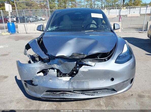 7SAYGDEE6RA326216 2024 TESLA MODEL Y Gray Դիմացի տեսք