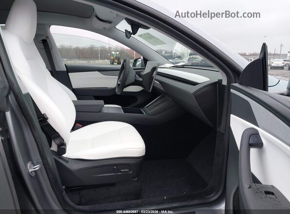 7SAYGDEE6TA466807 2026 TESLA MODEL Y Gray Widok wnętrza z przodu