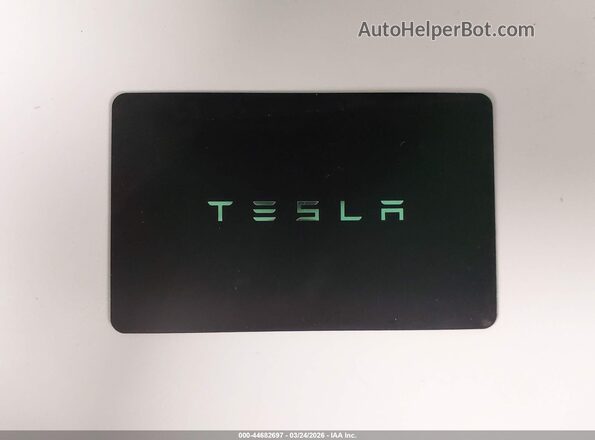 7SAYGDEE6TA466807 2026 TESLA MODEL Y Gray Widok deski rozdzielczej