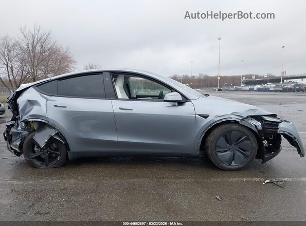 7SAYGDEE6TA466807 2026 TESLA MODEL Y Gray Widok wnętrza z tyłu