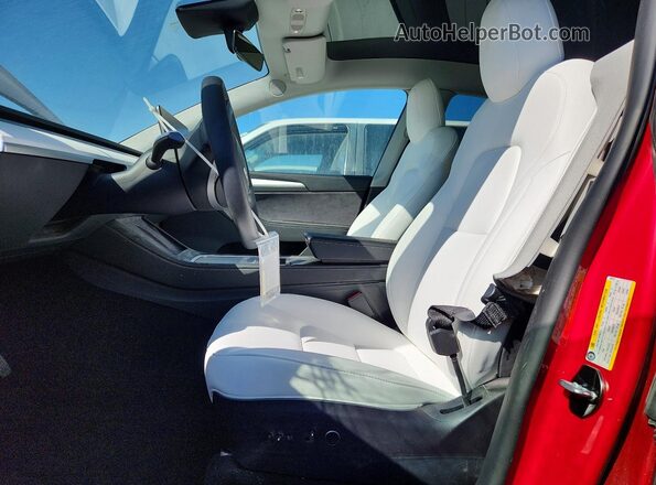 7SAYGDEE7PF601611 2023 TESLA MODEL Красный Вид салона спереди