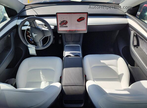 7SAYGDEE7PF601611 2023 TESLA MODEL Красный Вид панели приборов