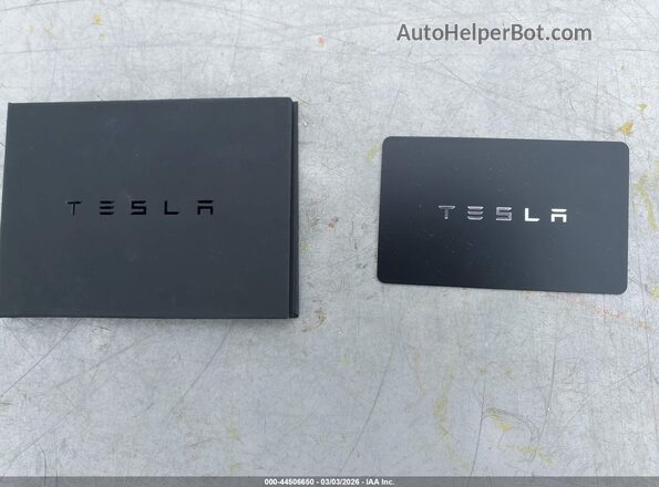 7SAYGDEE7RF986008 2024 TESLA MODEL Y Blue Առջևի վահանակի տեսք