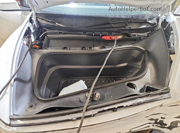 7SAYGDEE7TA475872 2026 TESLA MODEL White უკანა სალონის ხედი
